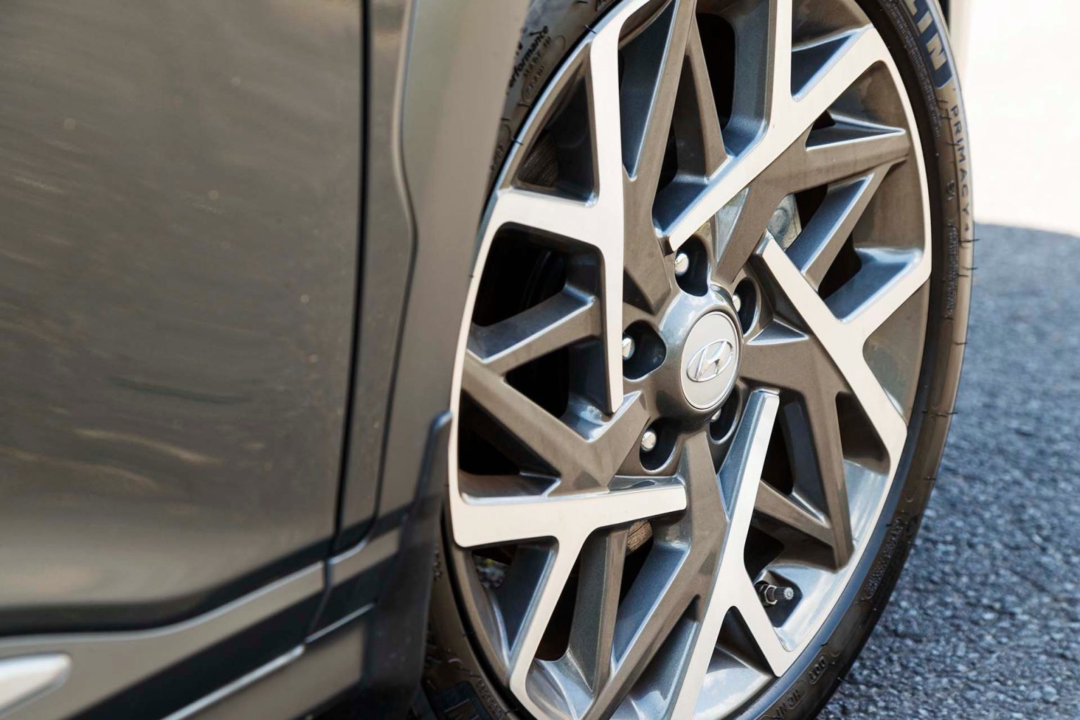 Image: Hyundai Kona Elite Hybrid wheel