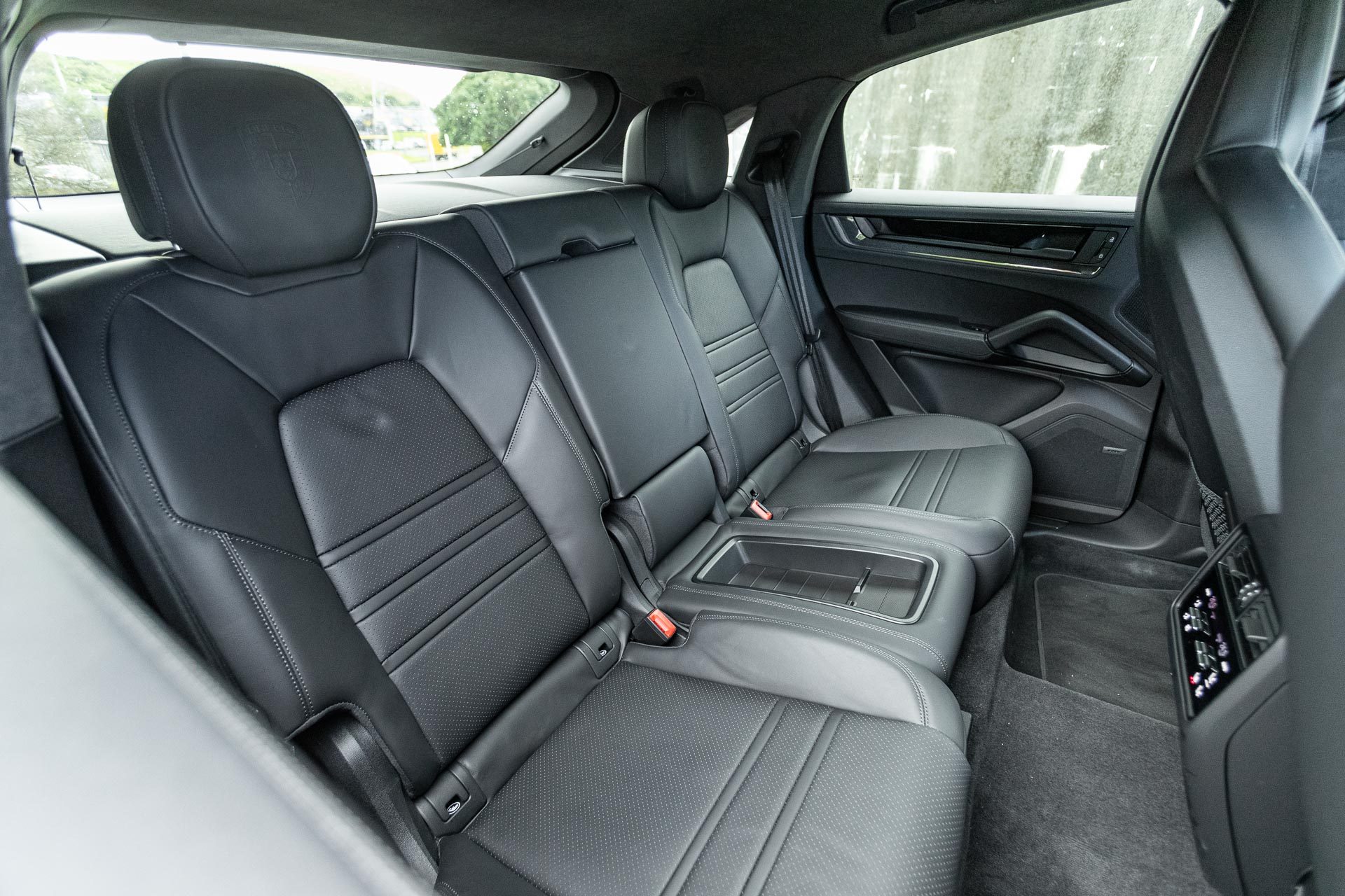 2023 Porsche Cayenne Turbo GT rear seat space