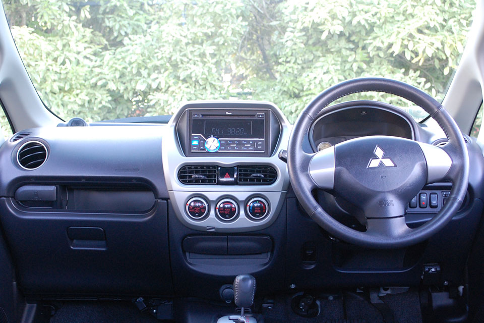 Mitsubishi iMiEV 2011 Interior