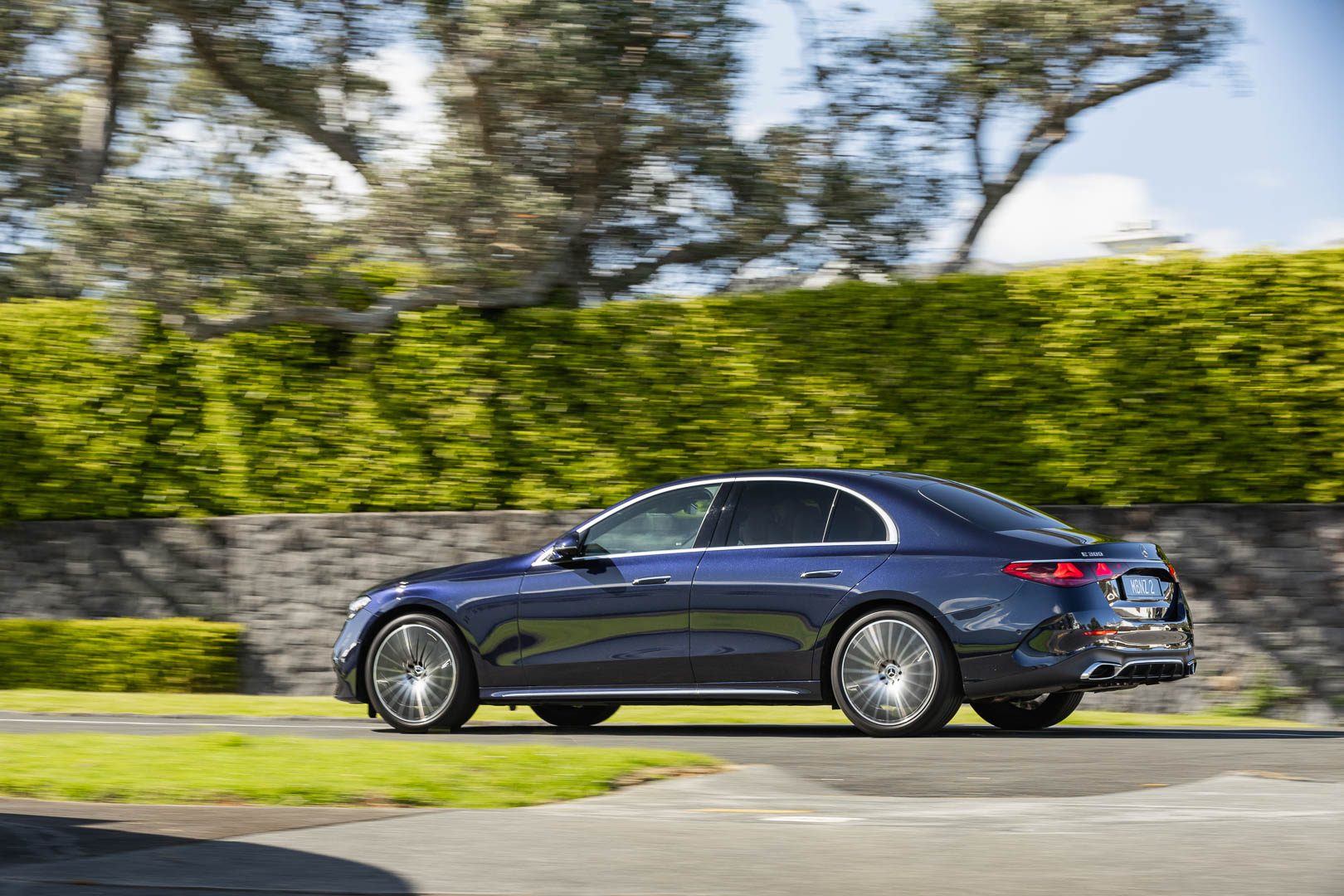 Sedan Mercedes-E-300
