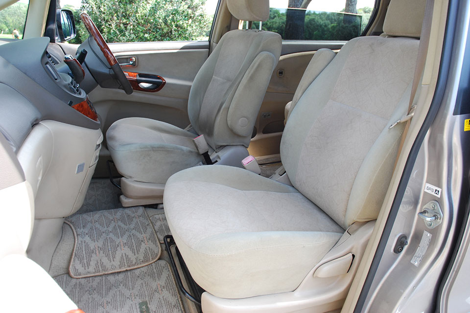 Toyota Estima 2004 Front Seats