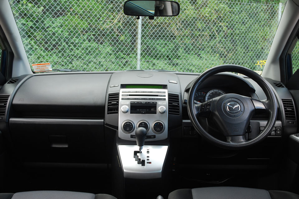 Mazda Premacy 2005 Interior