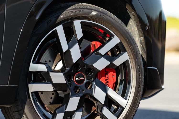 Mini-Countryman-JCW-All4-Flavoured-wheel-detail