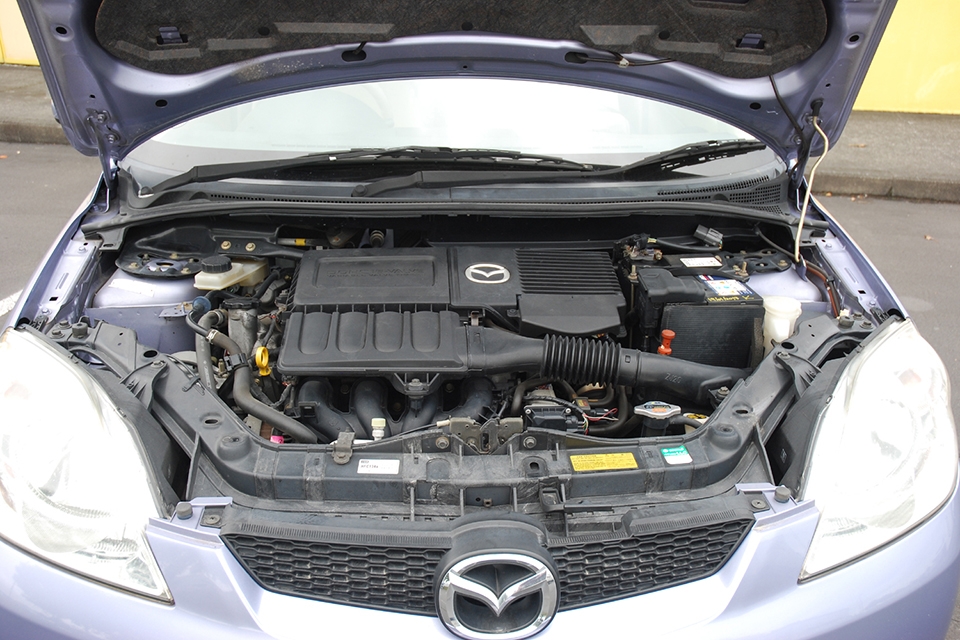 Mazda Demio 2005 Engine