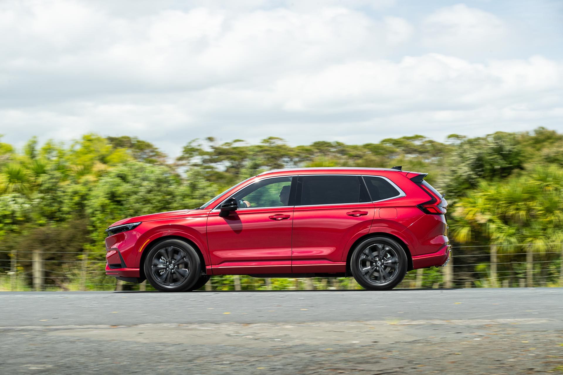 Honda-CR-V-panning-side-shot