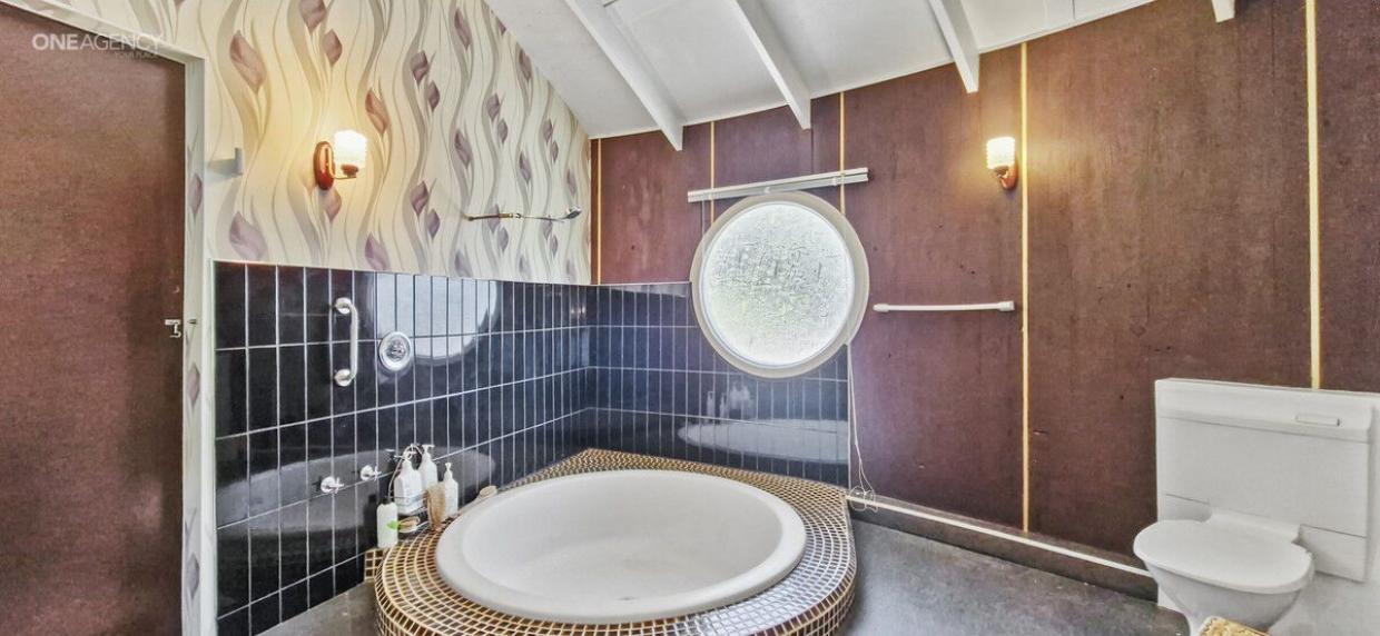 The sunken bath was restored. 