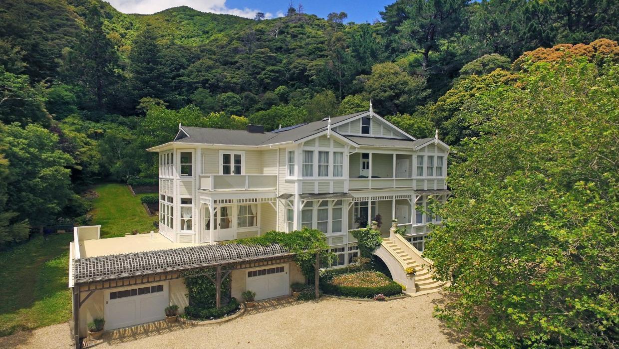 Lower Hutt mansion visible from the street