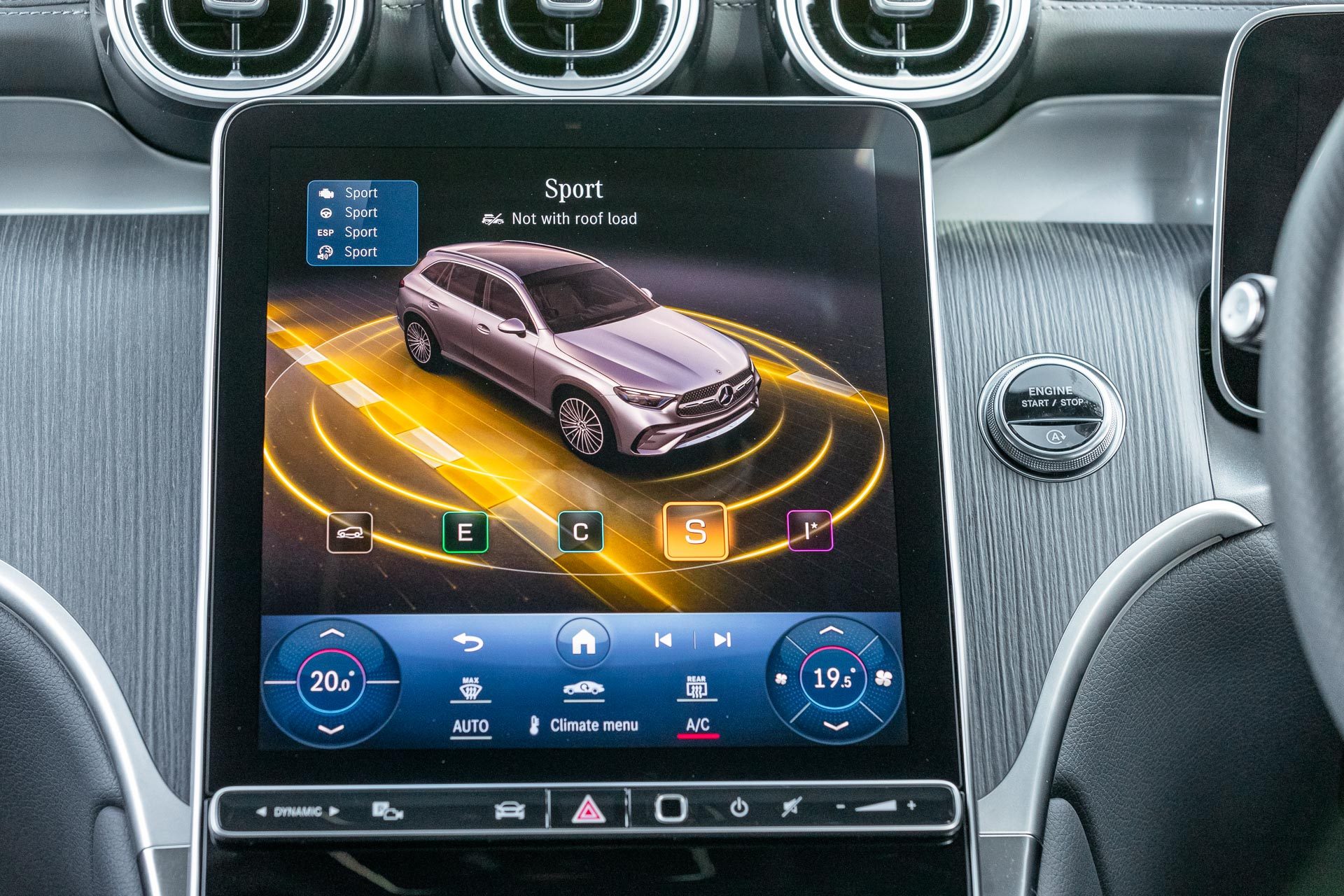 2023 Mercedes Benz GLC 300 infotainment screen