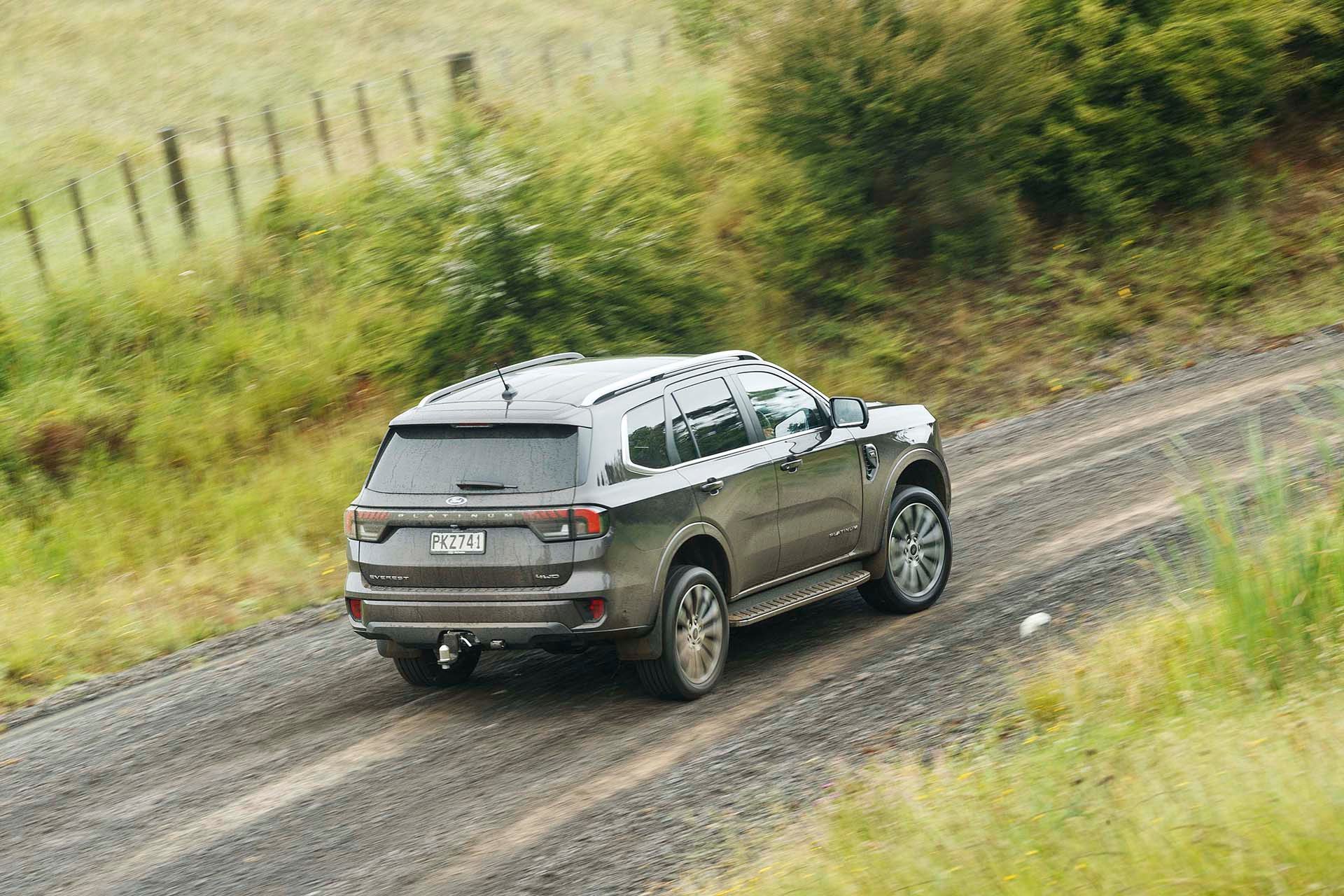 Ford-Everest-Platinum-rear-action