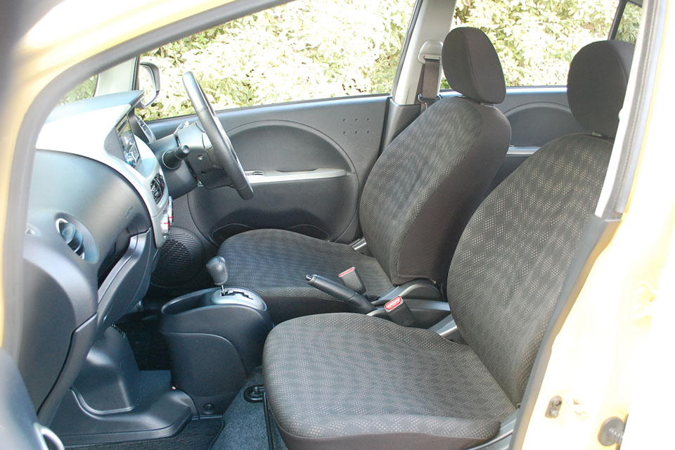 Mitsubishi iMiEV 2011 Front Seats