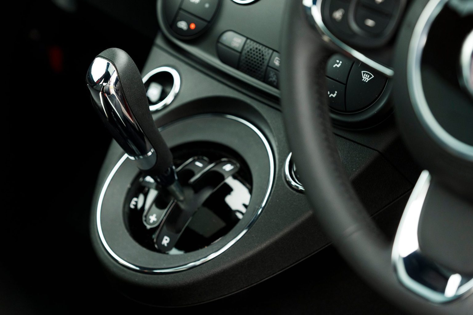 2022 Fiat 500 Dolcevita shifter