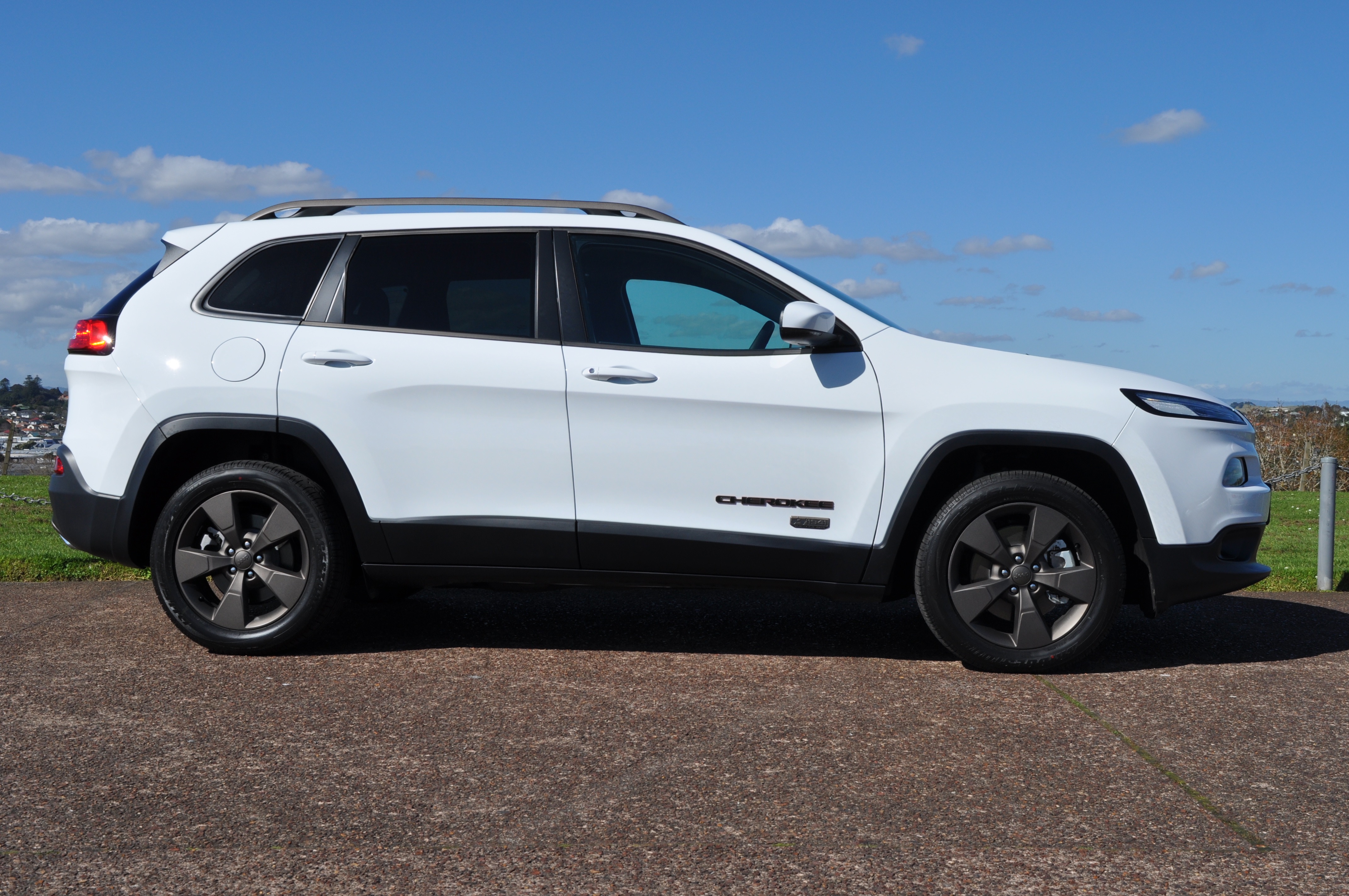 Jeep Cherokee 2016 Side