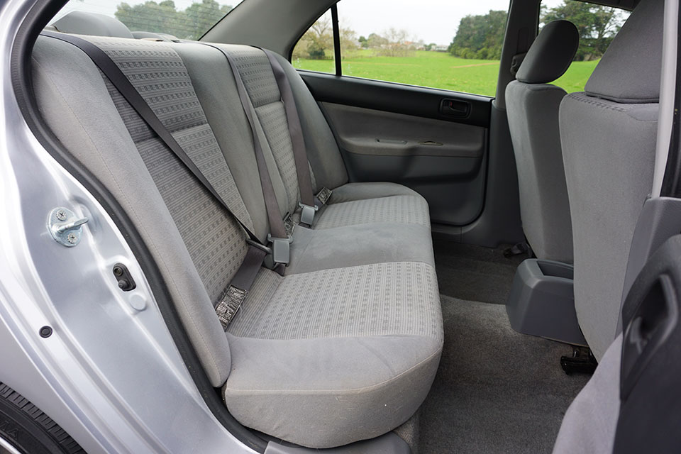 Mitsubishi Lancer 2004 Rear Seats