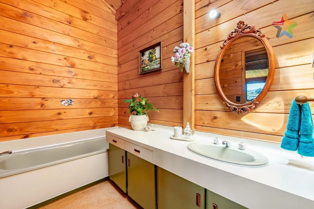 Bathroom of Lockwood property