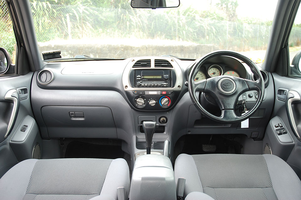 Toyota RAV4 2002 Interior