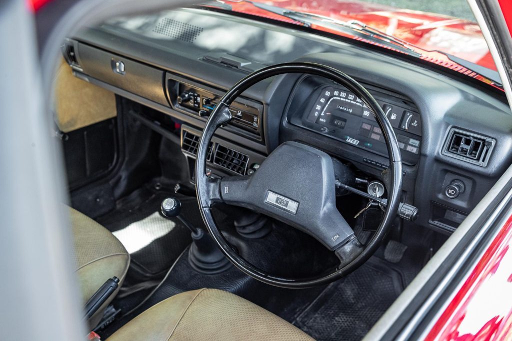 Subaru Brumby 1981 steering wheel detail 