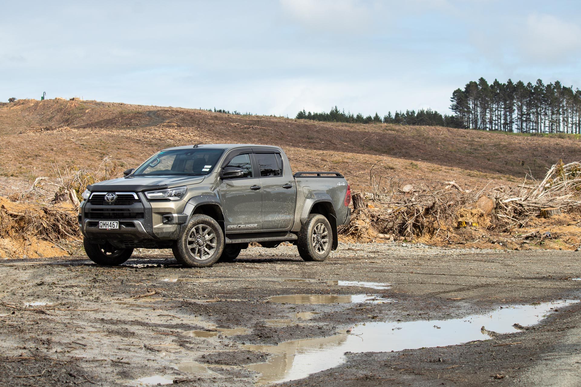 Toyota Hilux diesel front view