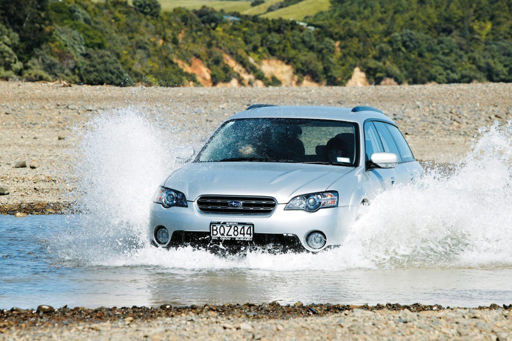 Toyota Highlander vs Subaru Outback 001