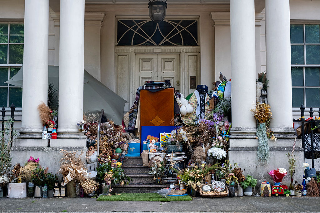 The man's living situation on the $440m steps