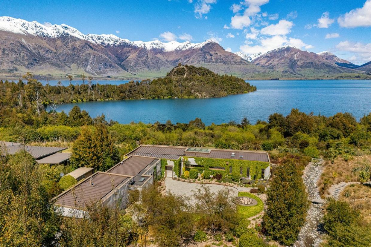 Although quite isolated, the property is just 12 minutes from Queenstown by car. The town can also be reached by boat. 