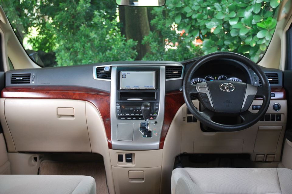 Toyota Alphard 2011 Interior