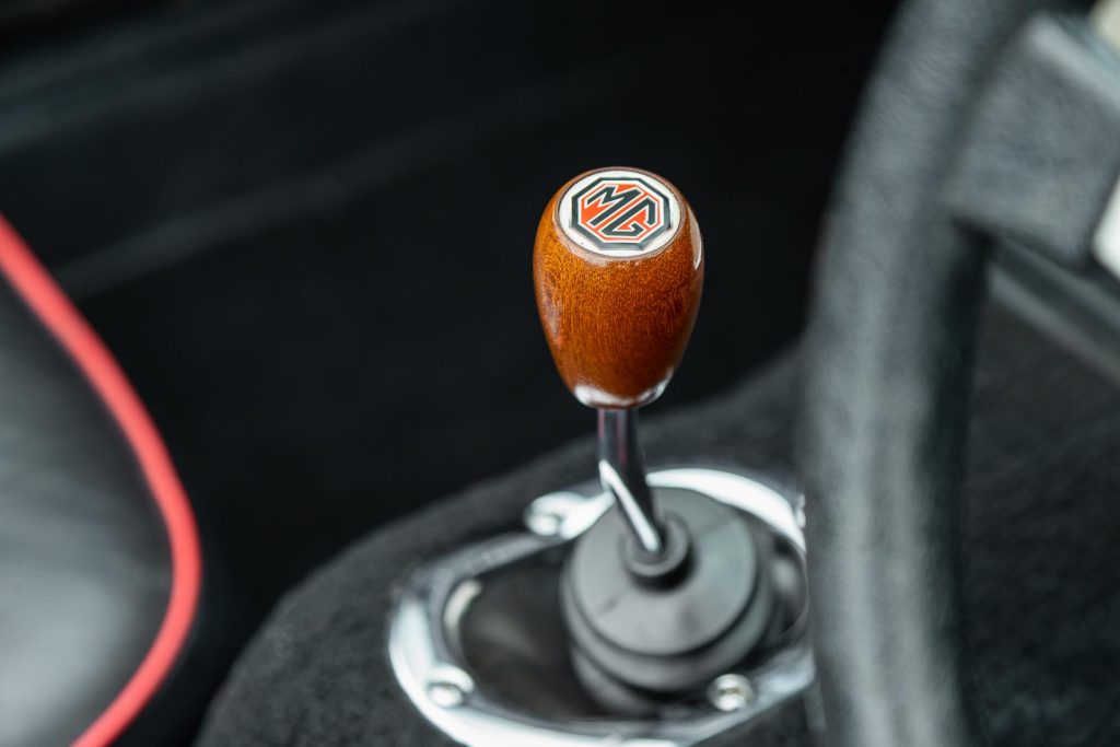 MG MGB Roadster 1965 gear shifter 