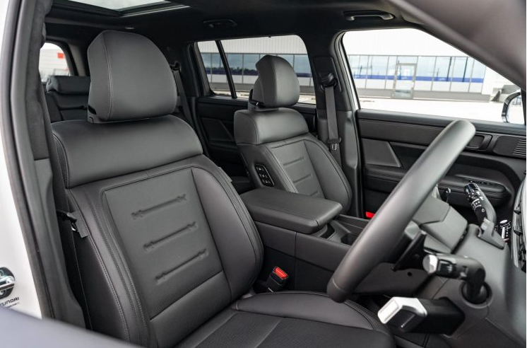 Hyundai Sante Fe front seats