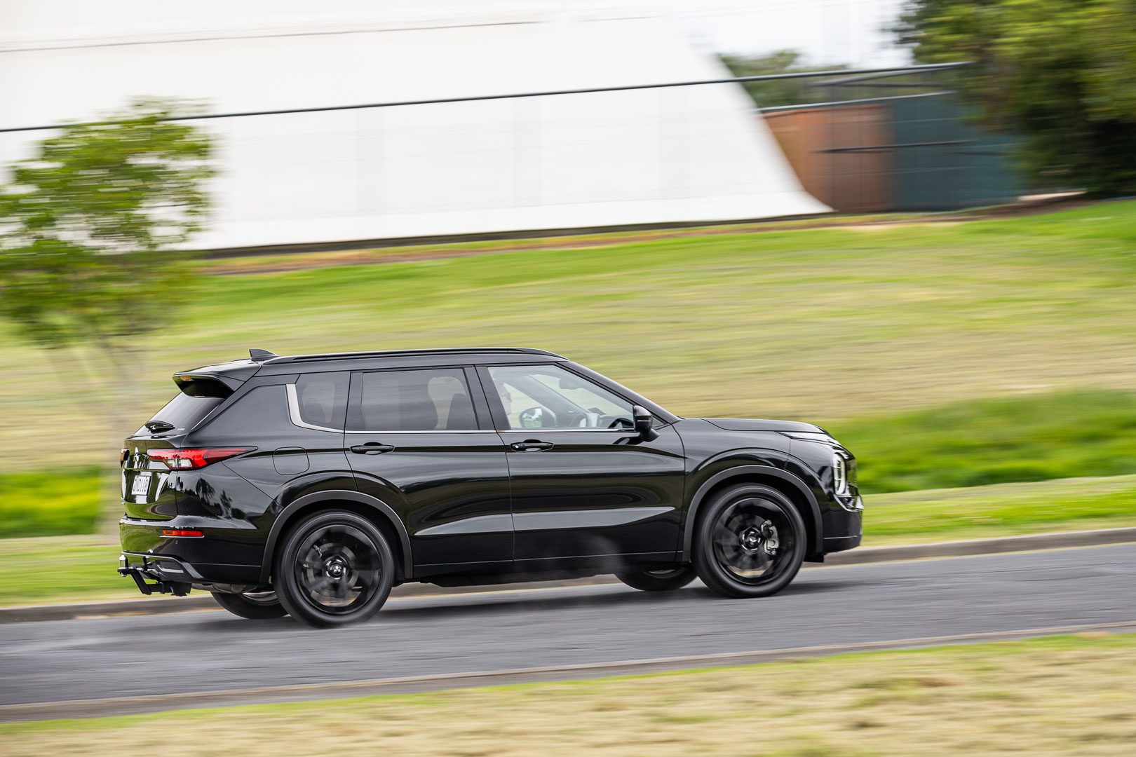 Mitsubishi Outlander side