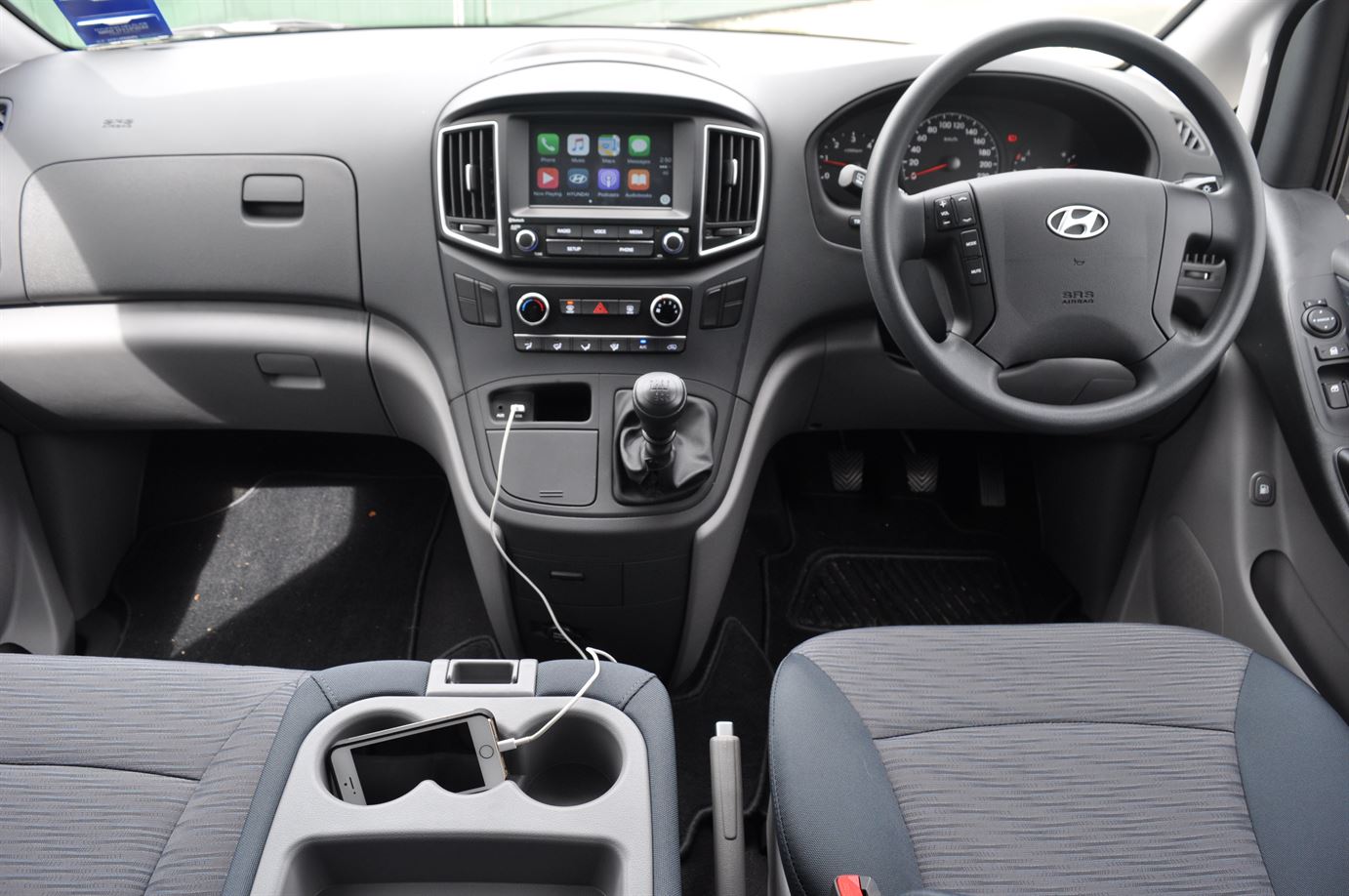 Hyundai iLoad 2016 Front Interior