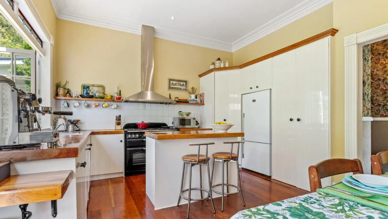 The kitchen is country style