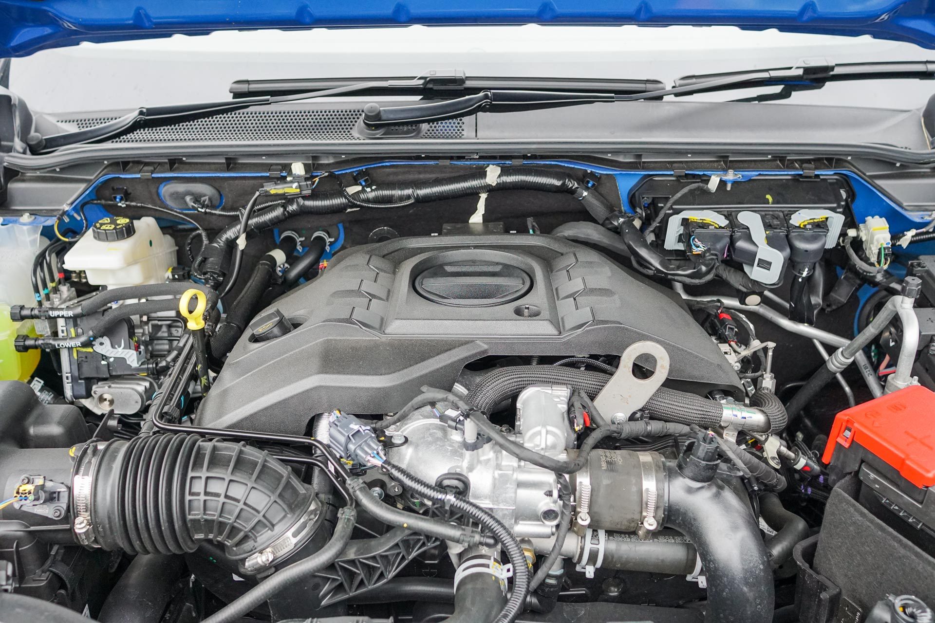 2023 Volkswagen Amarok Aventura engine bay