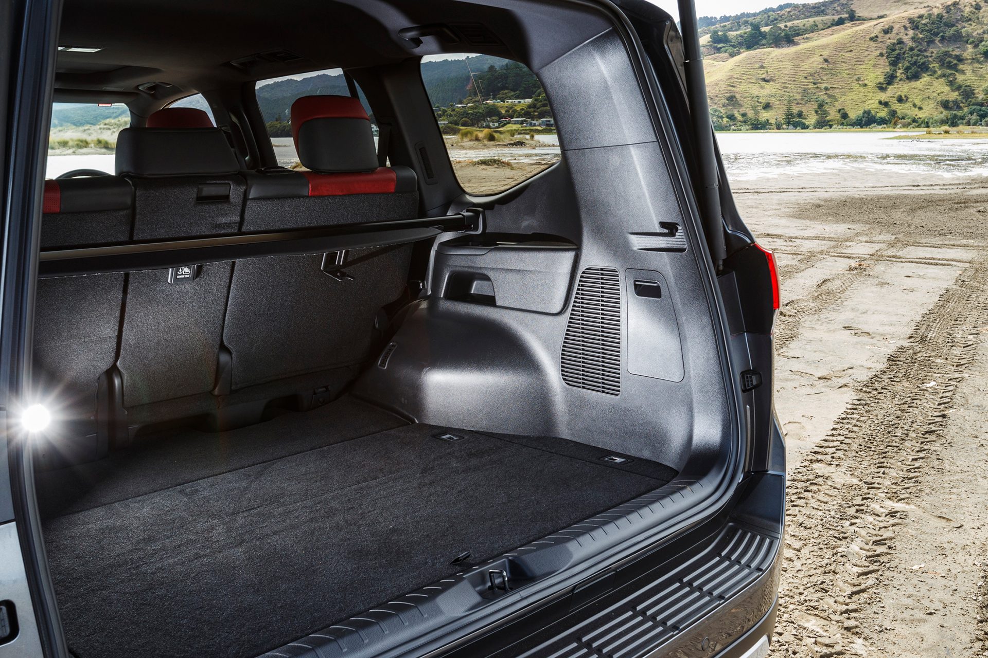 Toyota-Land-Cruiser-300-GR-Sport