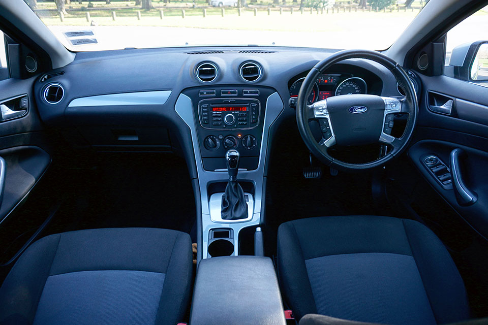 Ford Mondeo 2011 Interior