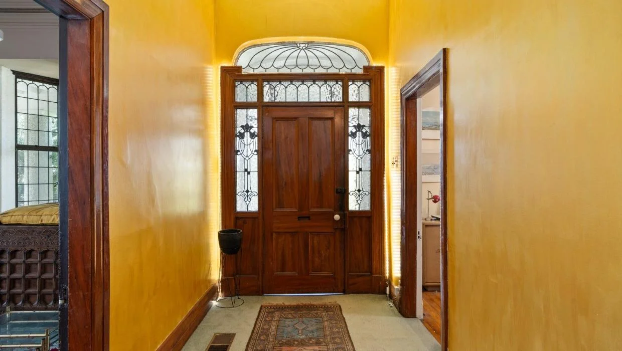 Leadlight glass surrounds the front entrance.