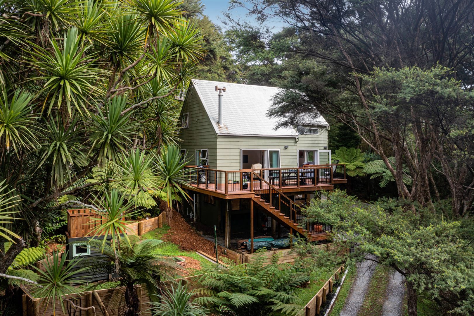 5 Hayes Road, Henderson Valley, Waitakere City.