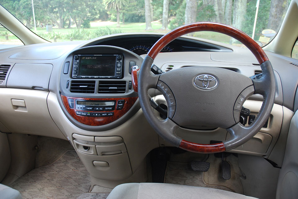 Toyota Estima 2004 Interior