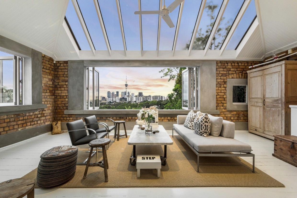 There’s no denying the visual impact of entering this space on the second floor. The bifolds open to spectacular views of the city skyline. 