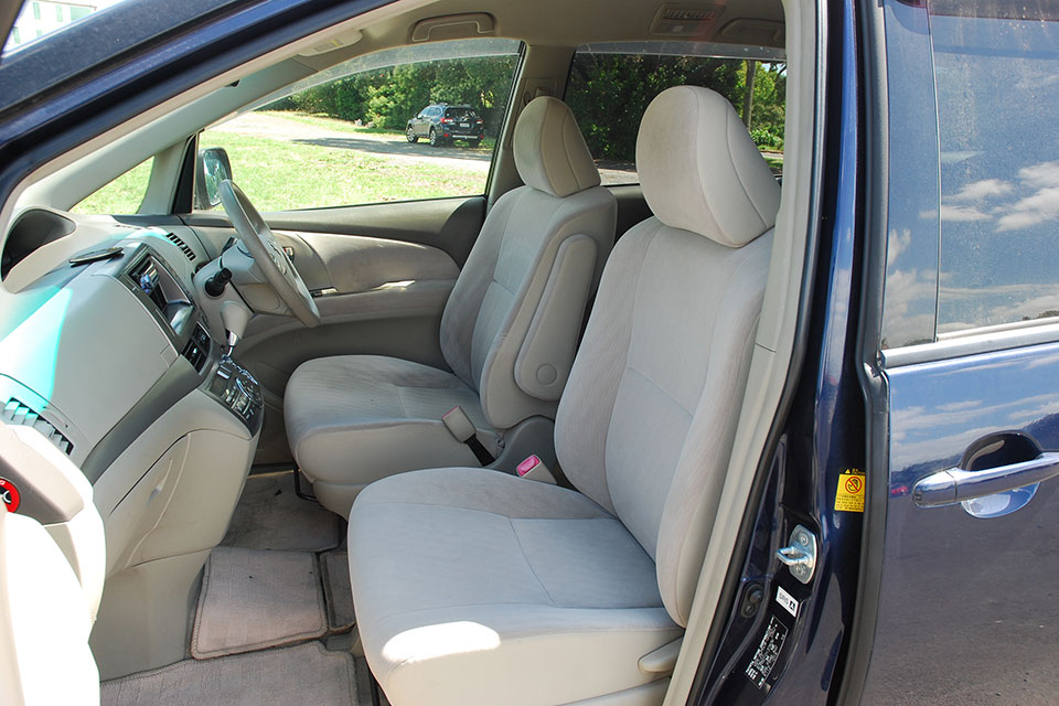 Toyota Estima 2012 Front Seats