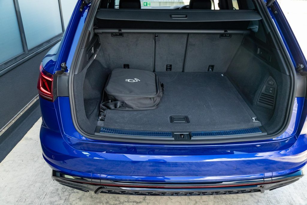 VW Touareg R PHEV boot space