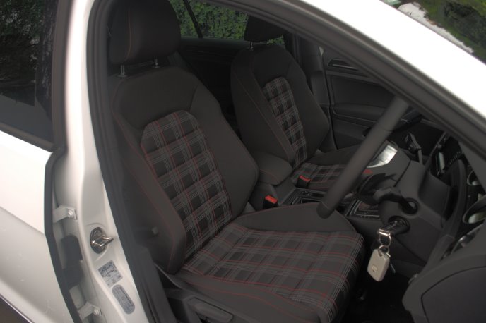 Volkswagen Golf 2013 Front Seats