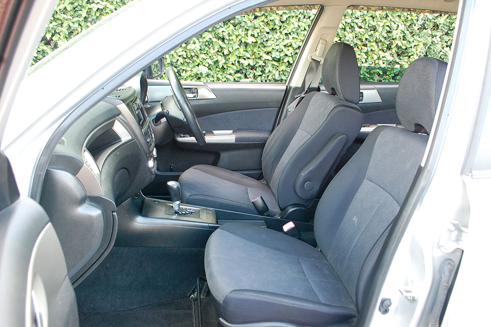 Subaru Exiga 2009 Front Seats