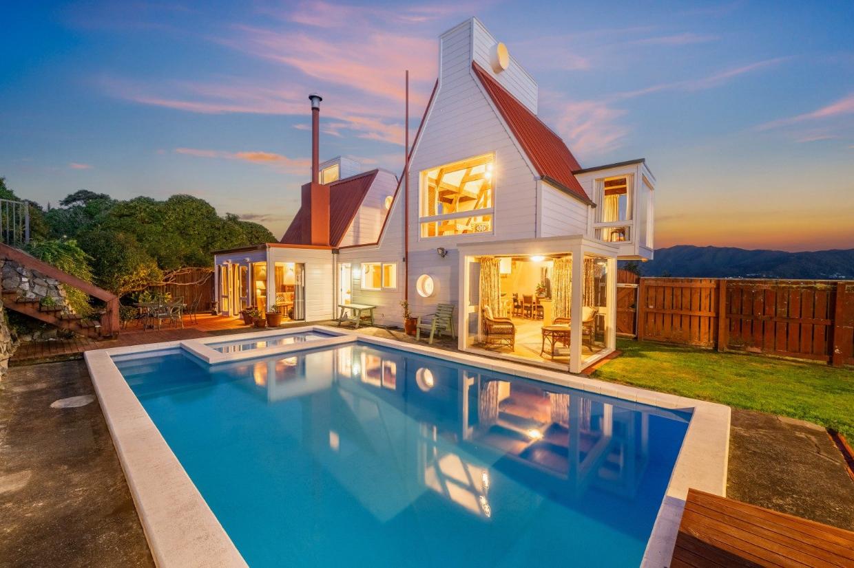 7 Coach Lane, Belmont