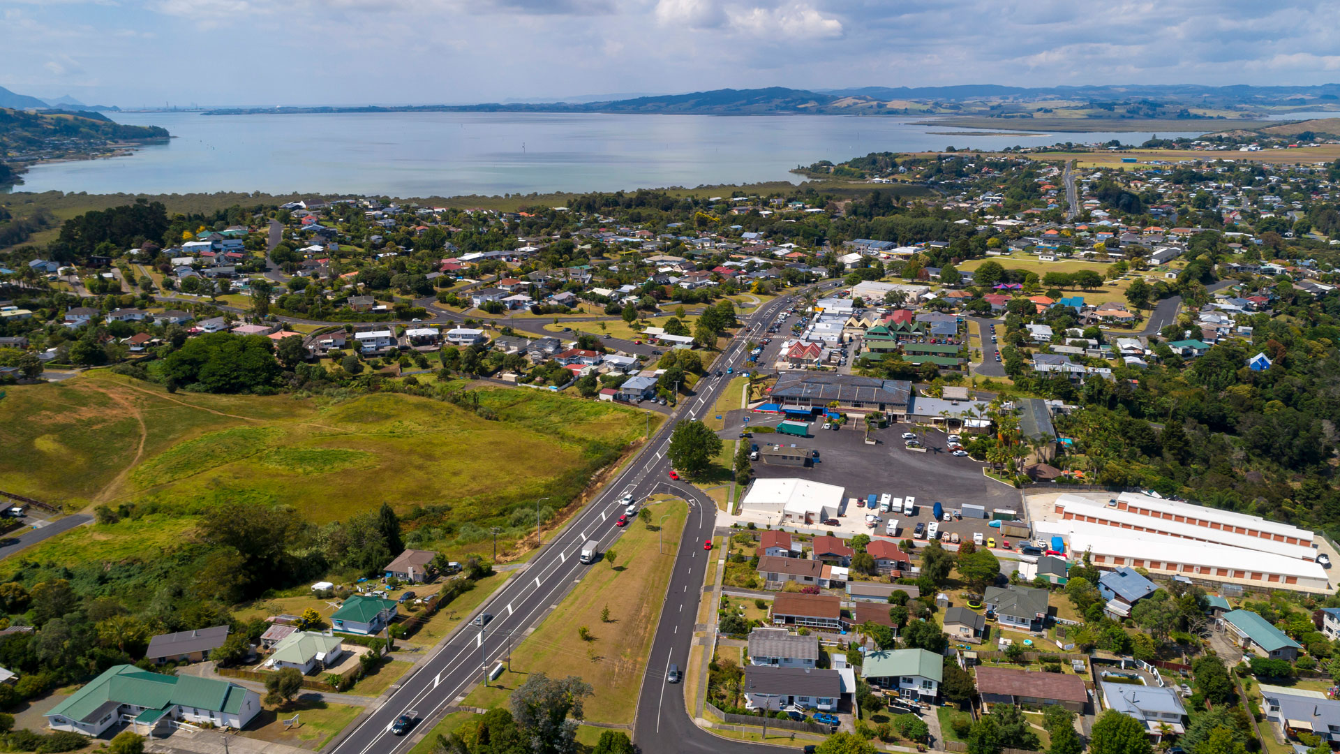 An aerial view of Whangārei looking out towards the harbour.