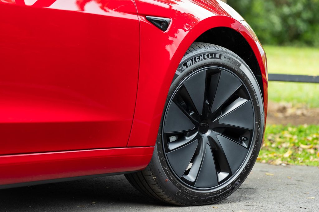 Tesla Model 3 RWD facelift front wheel