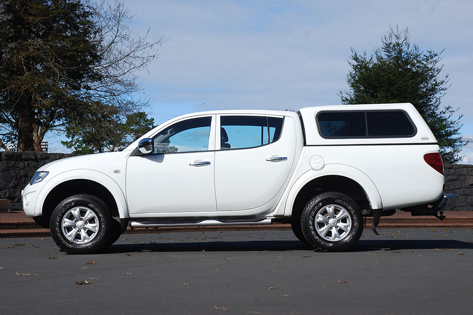 Mitsubishi Triton 2014 Side