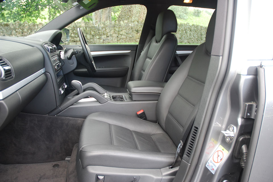 Porsche Cayenne 2007 Front Seats