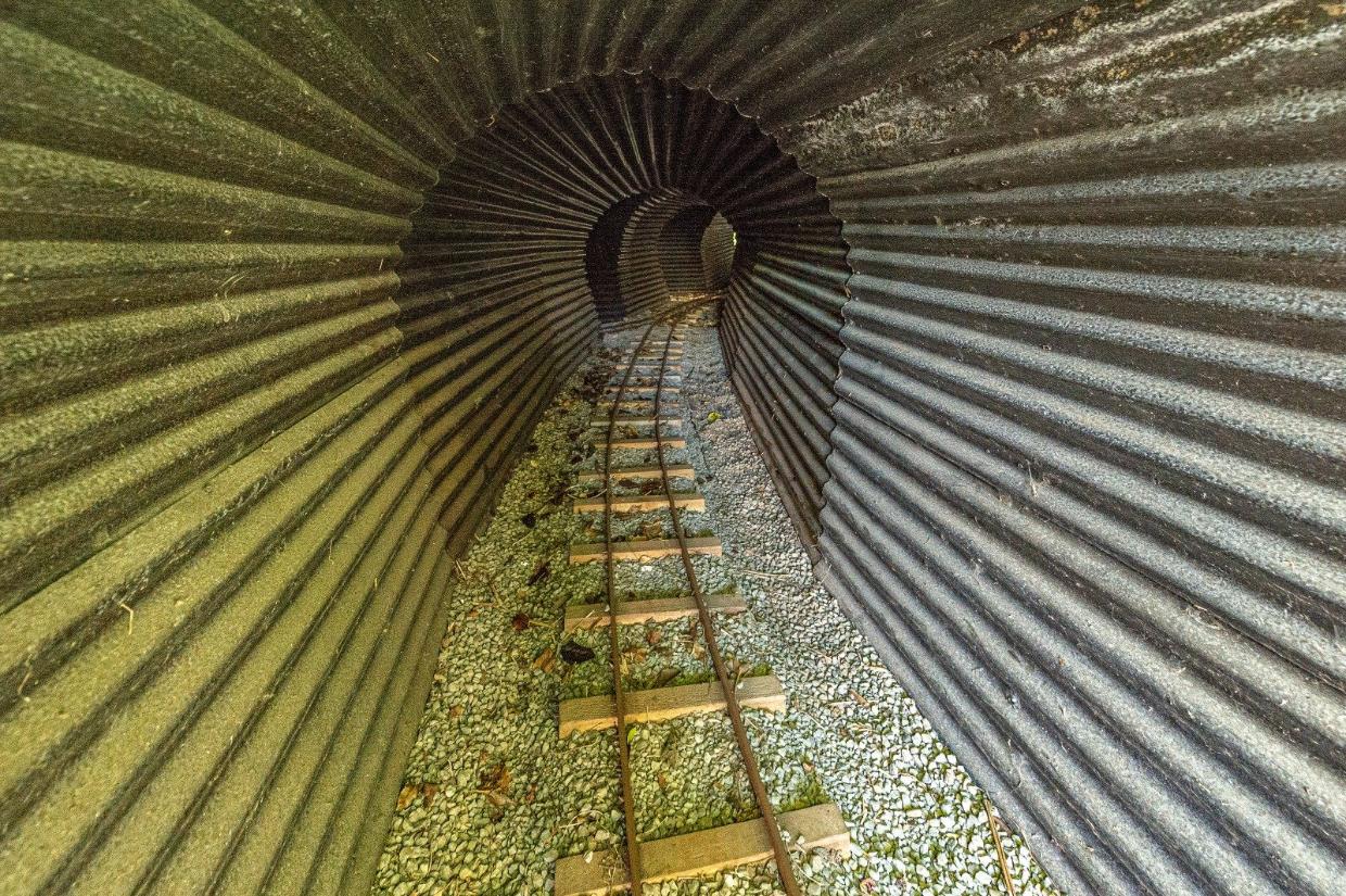 There are 10 tunnels. 