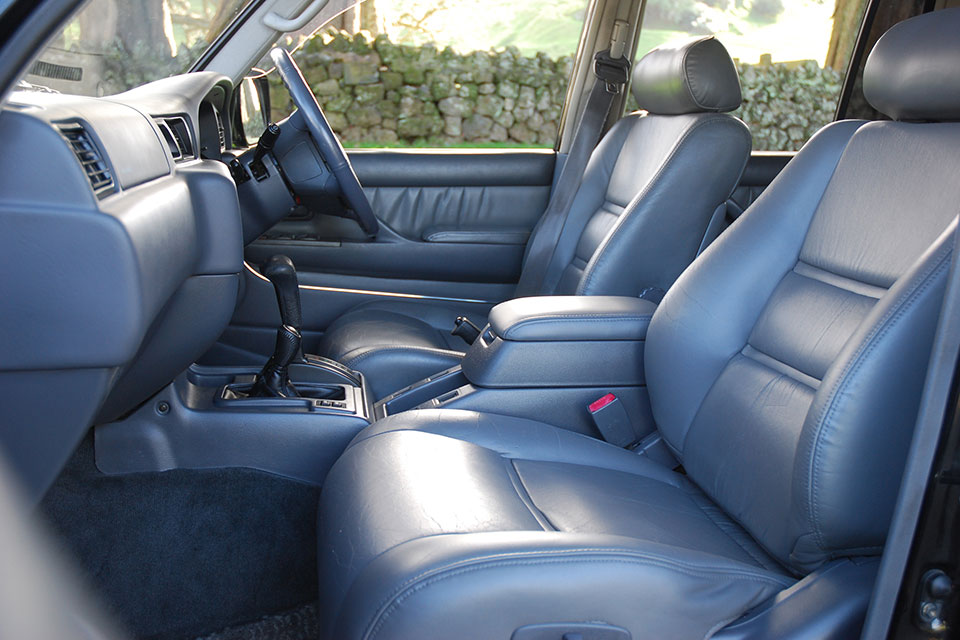 Toyota Landcruiser 1996 Front Seats