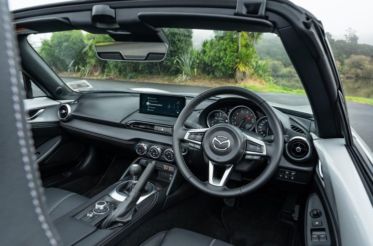 Mazda MX5 front interior