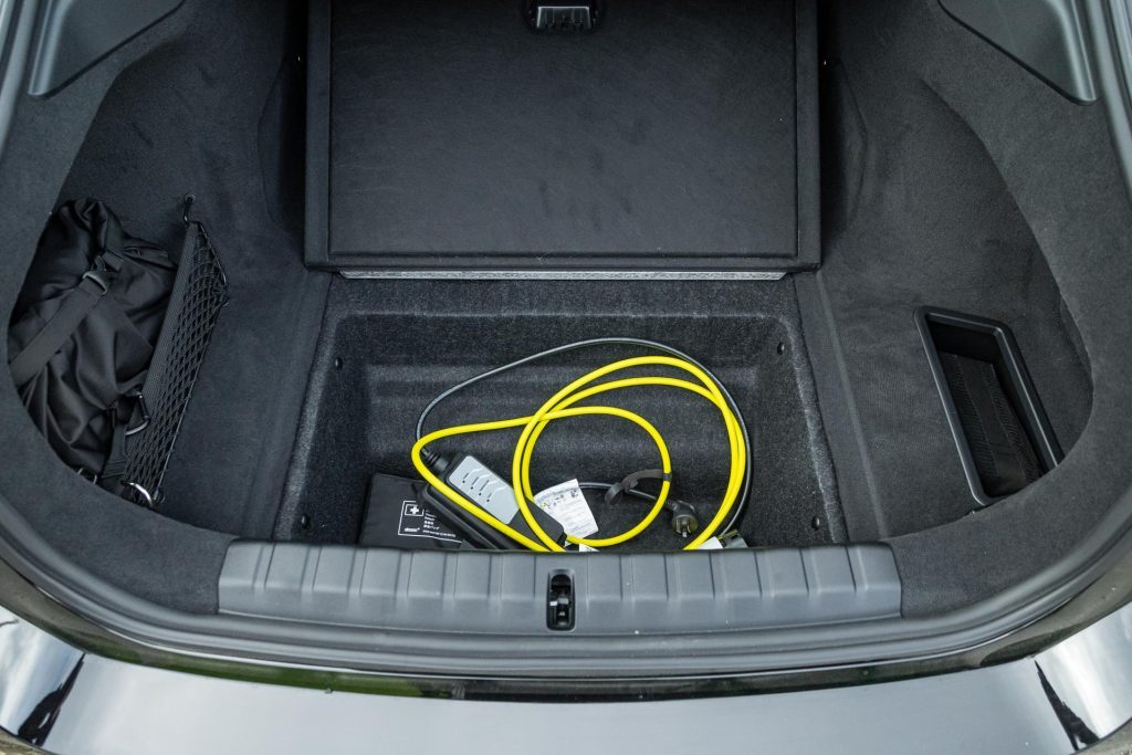 BMW-i4-eDrive35-boot-cable-storage